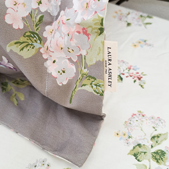 【LAURA ASHLEY】ローズモア　ピローケース　50cm X 70cm（メーカー希望小売価格￥7,260税込）