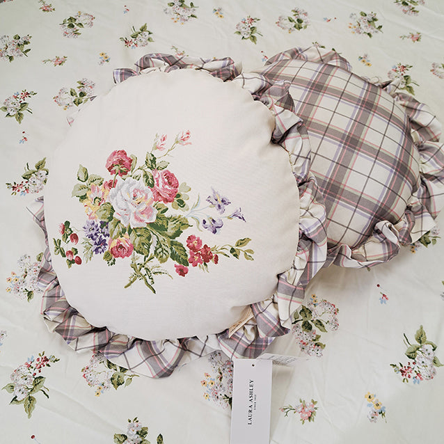 【LAURA ASHLEY】ローズモア　クッション　直径38cm（メーカー希望小売価格￥8,690税込）