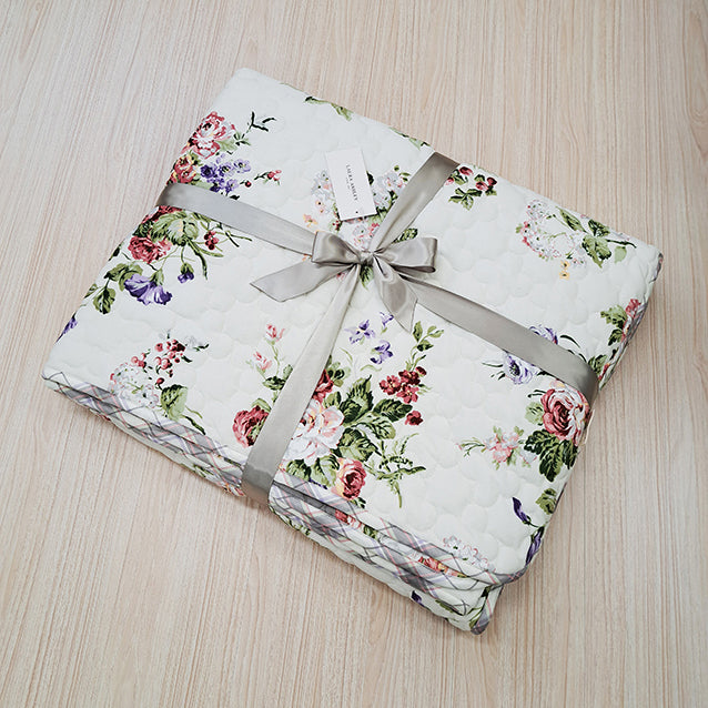 【LAURA ASHLEY】ローズモア　キルトマルチカバー　S　130cm X 190cm（メーカー希望小売価格￥25,685税込）