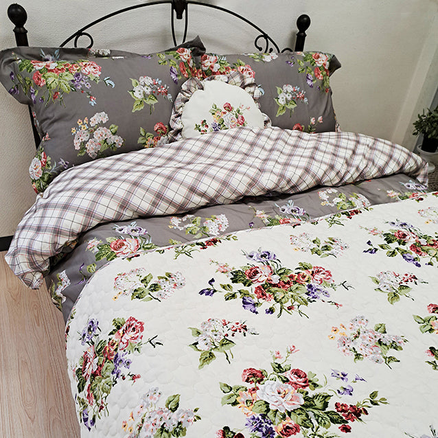【LAURA ASHLEY】ローズモア　キルトマルチカバー　L　240cm X 190cm（メーカー希望小売価格￥42,829税込）