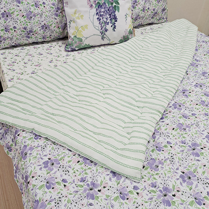 【LAURA　ASHLEY】ウィステリア　　肌掛け布団　140cm X 190cm（メーカー希望小売価格￥18,920税込）