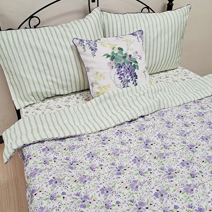 【LAURA　ASHLEY】ウィステリア　　肌掛け布団　140cm X 190cm（メーカー希望小売価格￥18,920税込）
