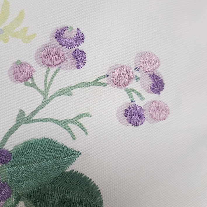 【LAURA　ASHLEY】ウィステリア　クッションカバー　45cmX45cm（メーカー希望小売価格￥7,744税込）